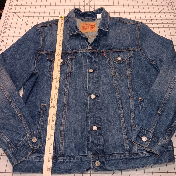 Levi's denim jacket, Y2K, Large, Blue, Great Condition-1 small stain on low back - Picture 1 of 4